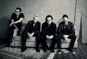 "Songs of Surrender" è un gran bel viaggio a ritroso nella carriera degli U2